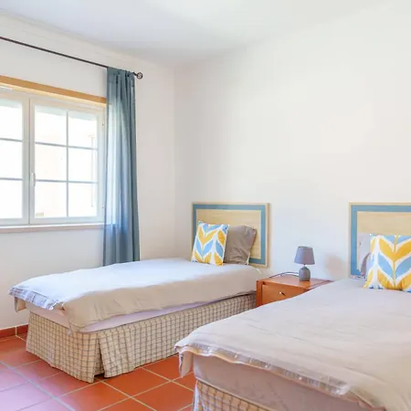 Pool Breeze Apartment Amoreira (Leiria)